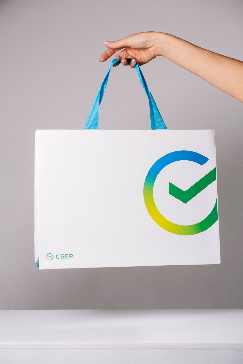 Бумажный пакет с люверсами 45х35х15 горизонтальный