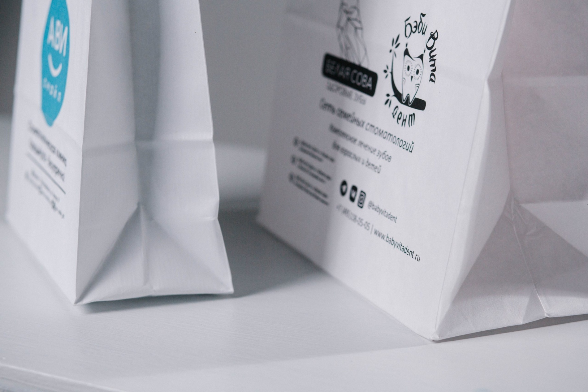 Бумажный пакет с люверсами 54х37х13 горизонтальный