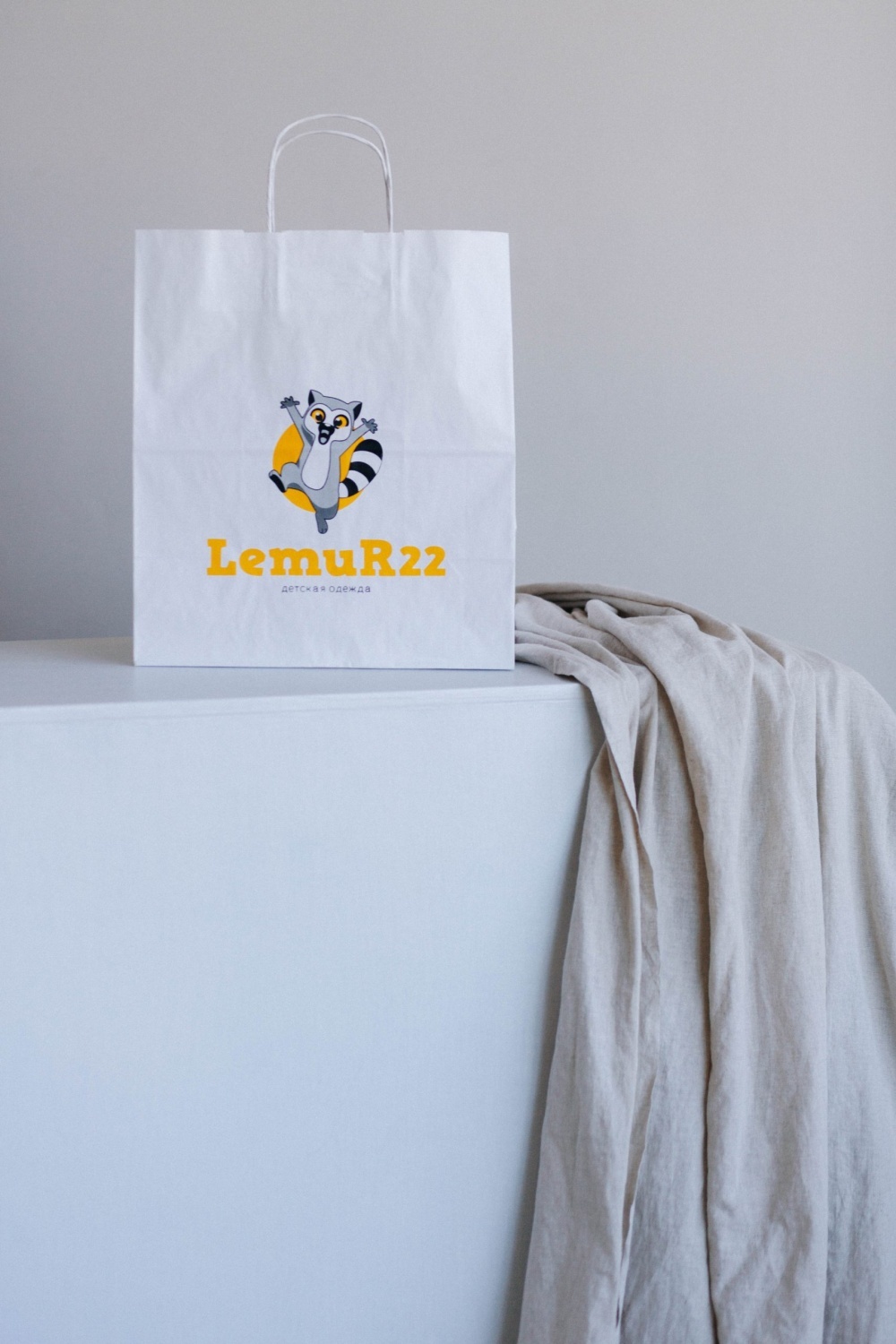 Крафт пакет, крученые ручки, 24*11*32 см (ш*г*в), белый 80 гр.