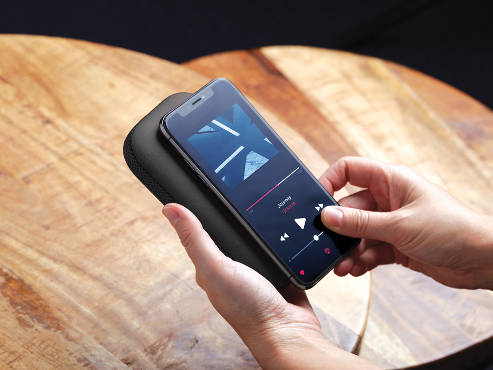 Внешний аккумулятор с беспроводной колонкой Powersound