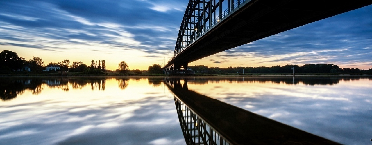 День строителя мостов и дорог: лучшие подарки для профессионалов инфраструктуры