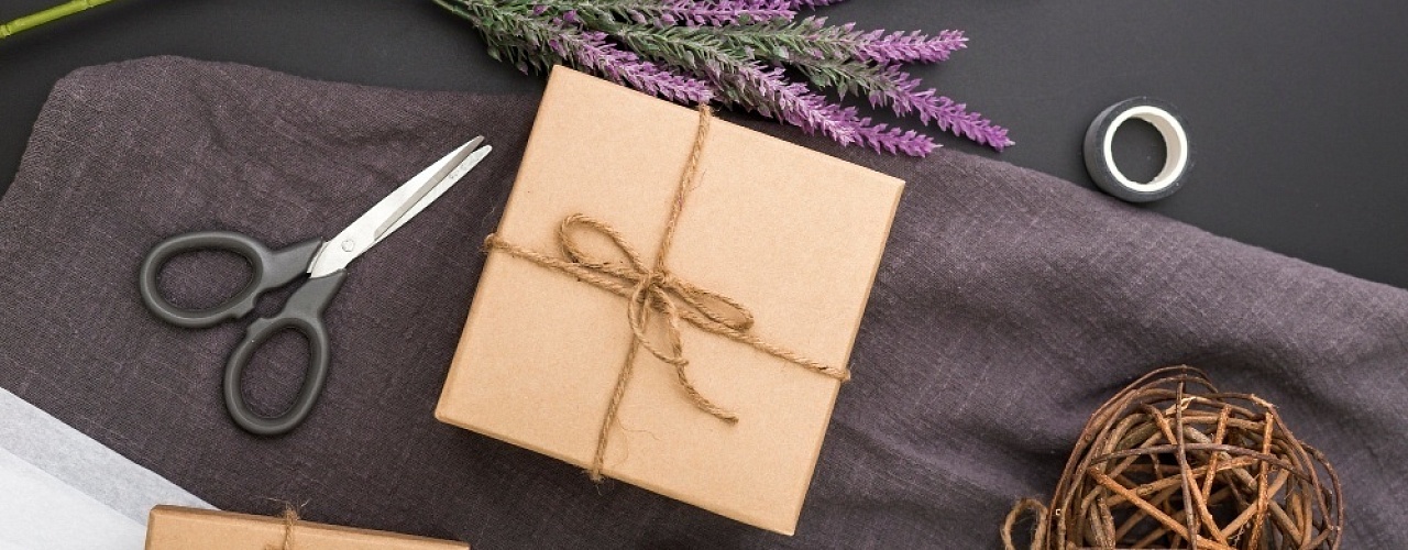 Сувенир и устойчивость: как бренды транслируют ценности через материалы и упаковку